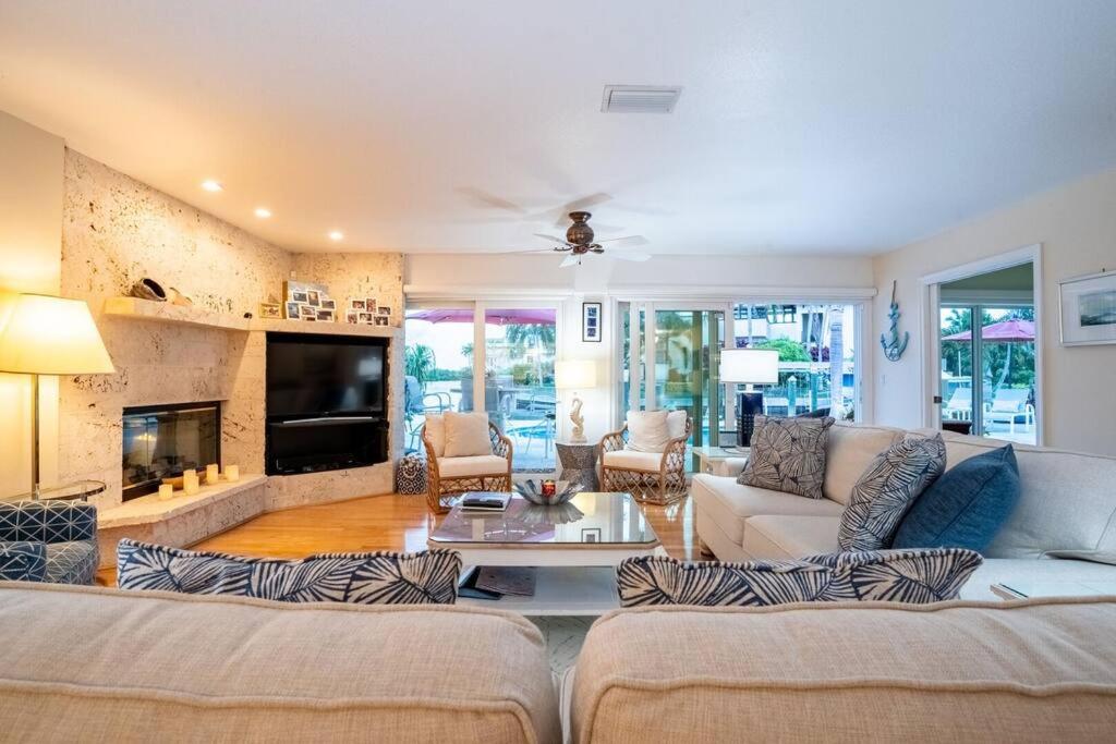 Luxurious Waterfront Retreat in Sarasota