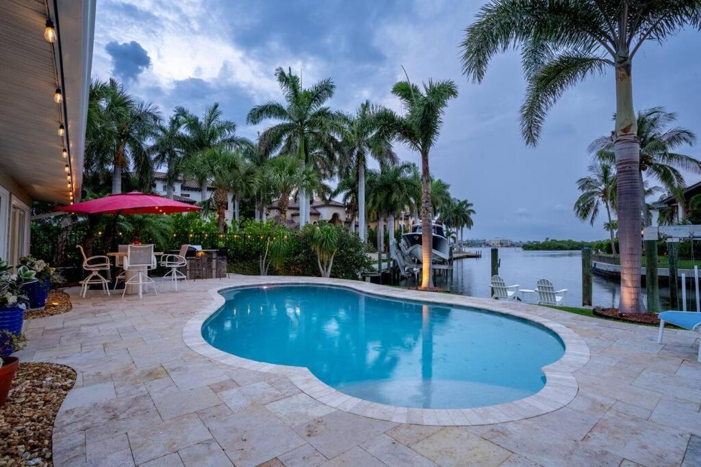 Luxurious Waterfront Retreat in Sarasota