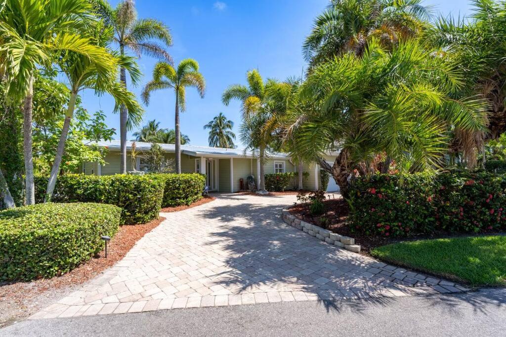 Luxurious Waterfront Retreat in Sarasota