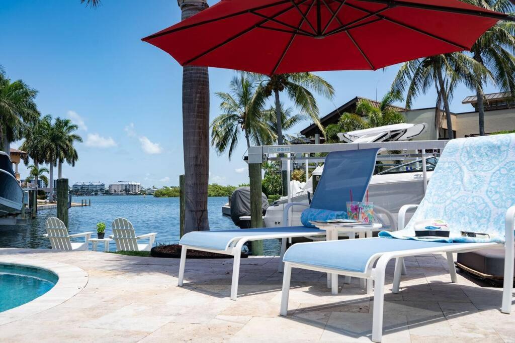 Luxurious Waterfront Retreat in Sarasota