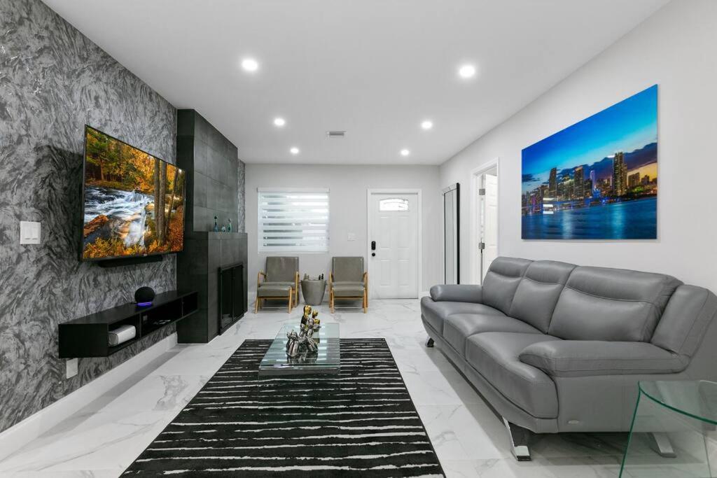 Luxury Private 5BR Miami Vibe Villa