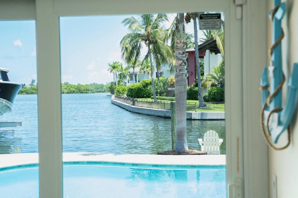 Luxurious Waterfront Retreat in Sarasota