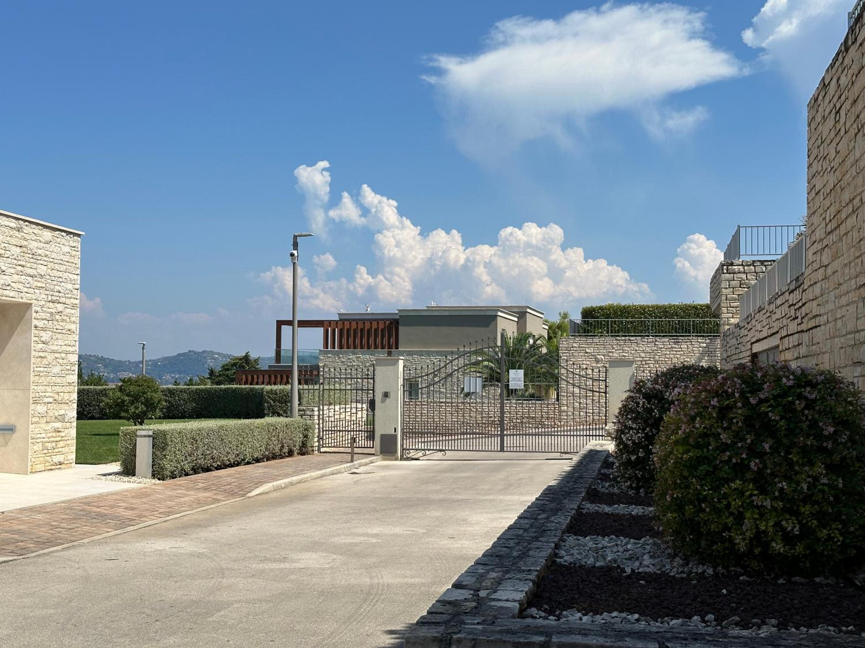 Kempinski Villa 100m from Beach