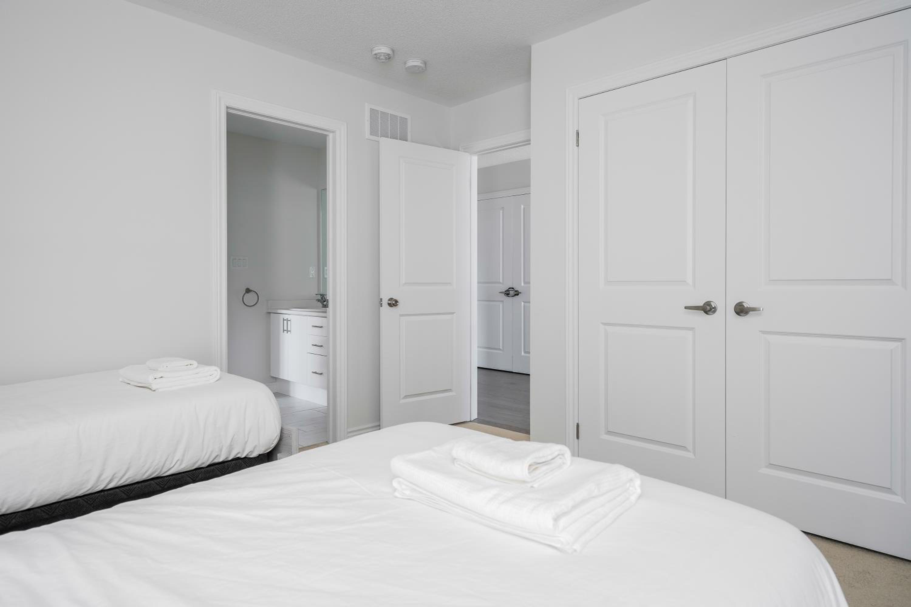 4 Beds new built, wasaga beach