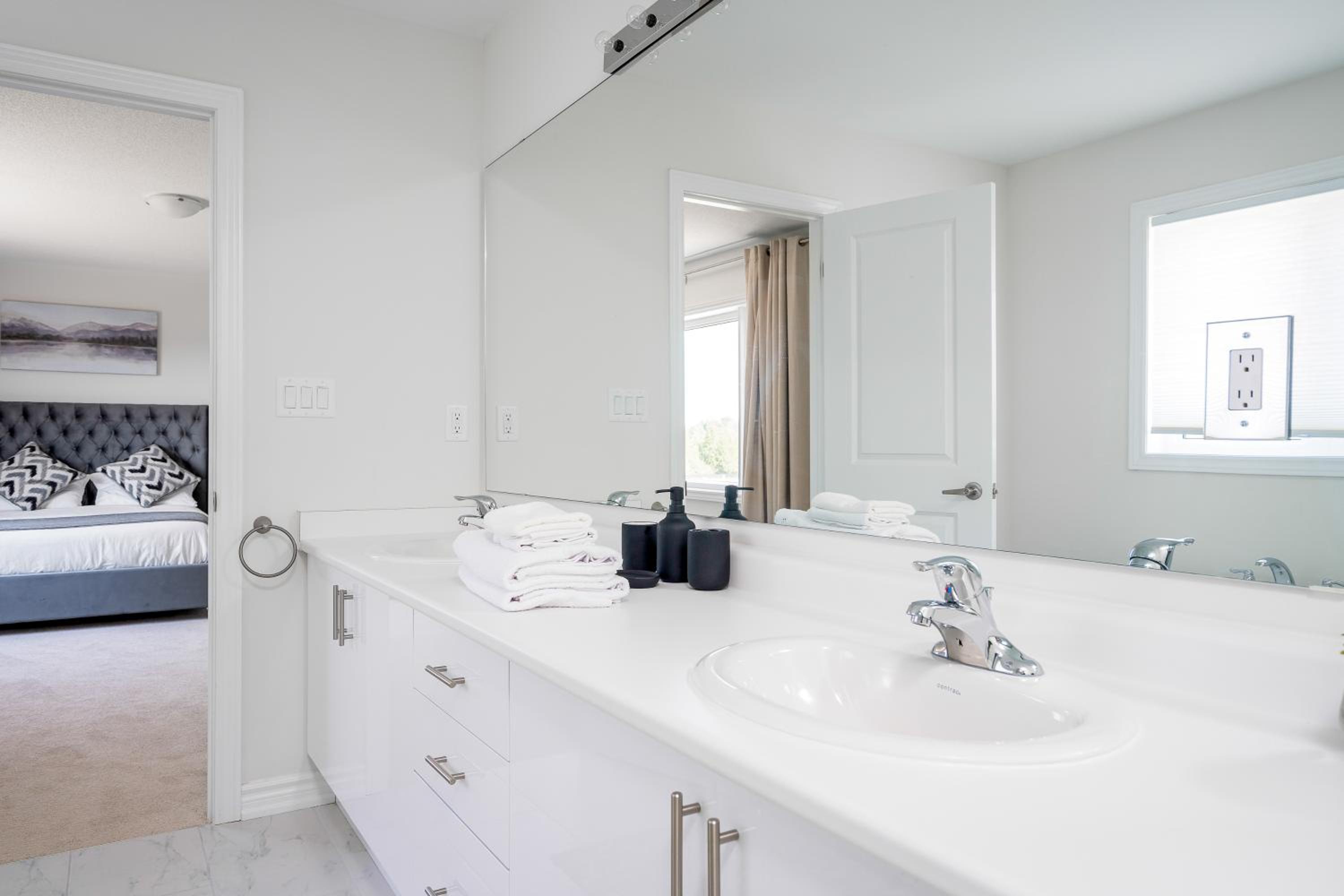 4 Beds new built, wasaga beach
