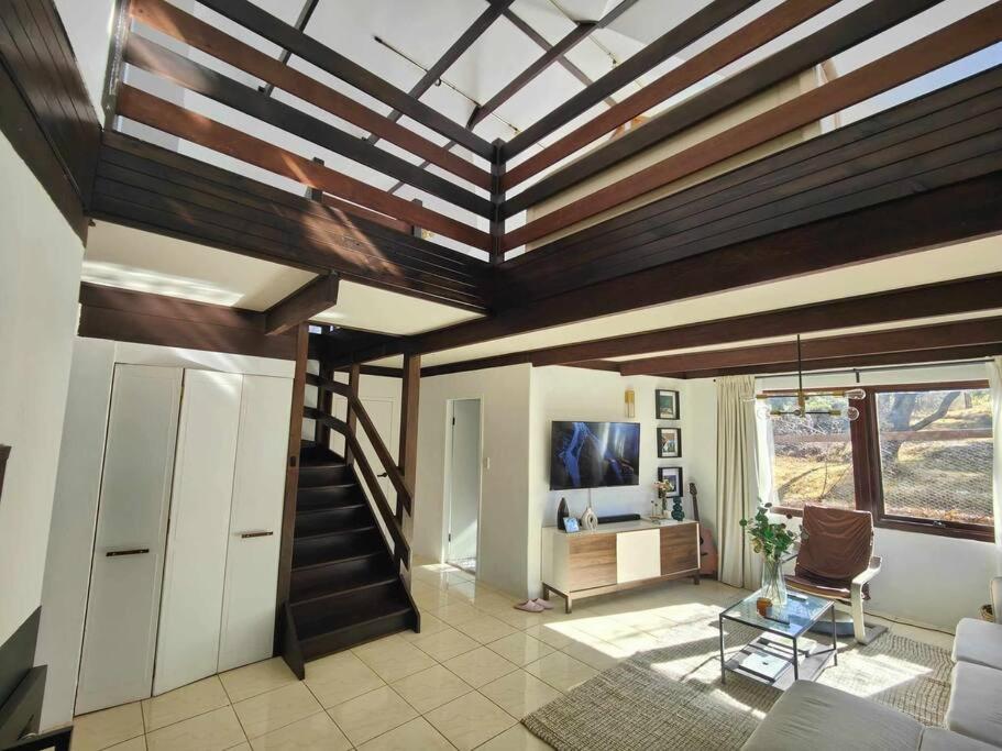 Spacious 5 bedroom Country Home