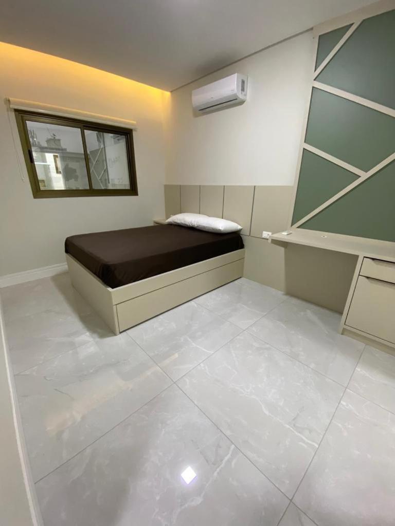 Apartamento, praia de Bombas a uma quadra do mar, com piscina aquecida
