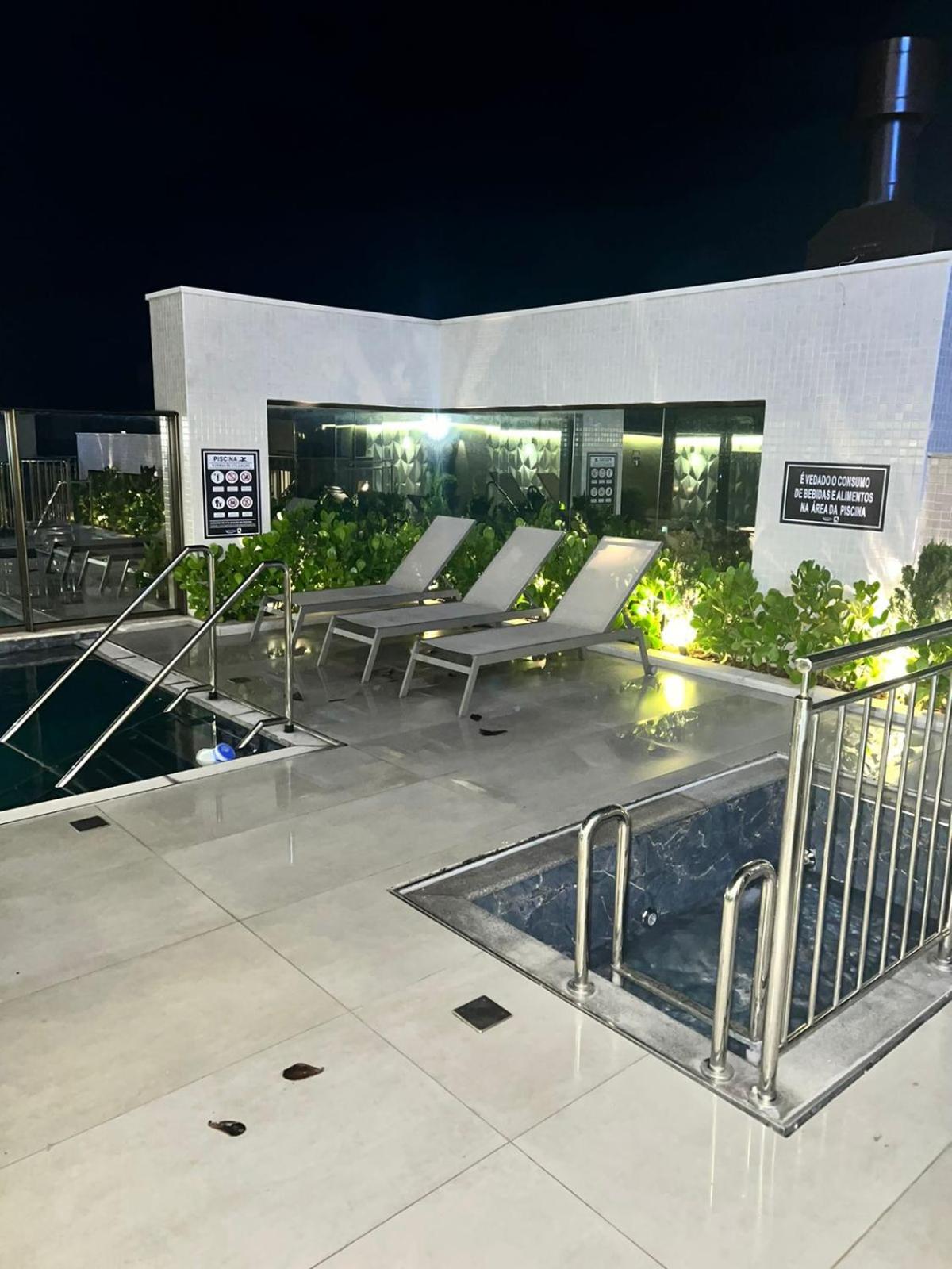 Apartamento, praia de Bombas a uma quadra do mar, com piscina aquecida