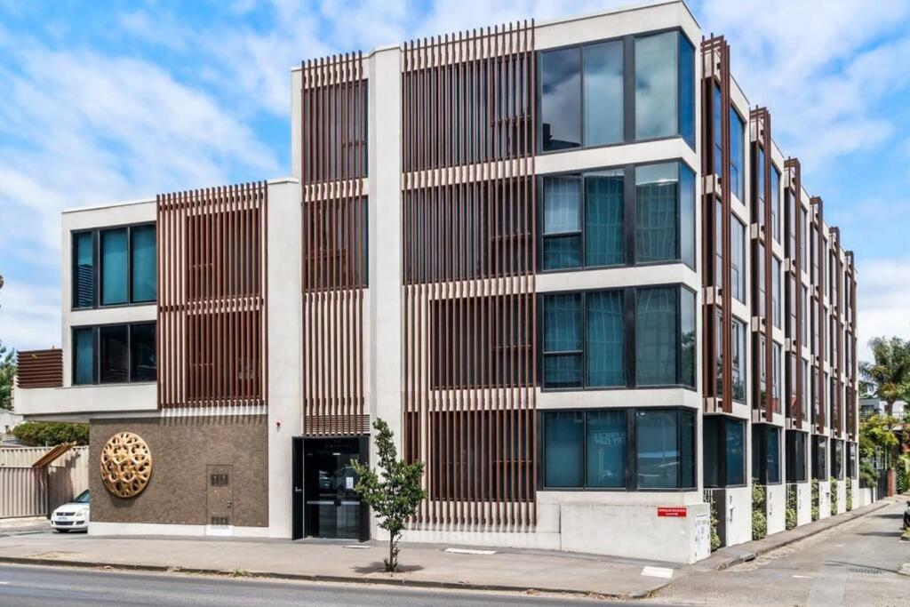 Inner City 4 Level Luxury Townhouse & Lift 3BR 3BTH