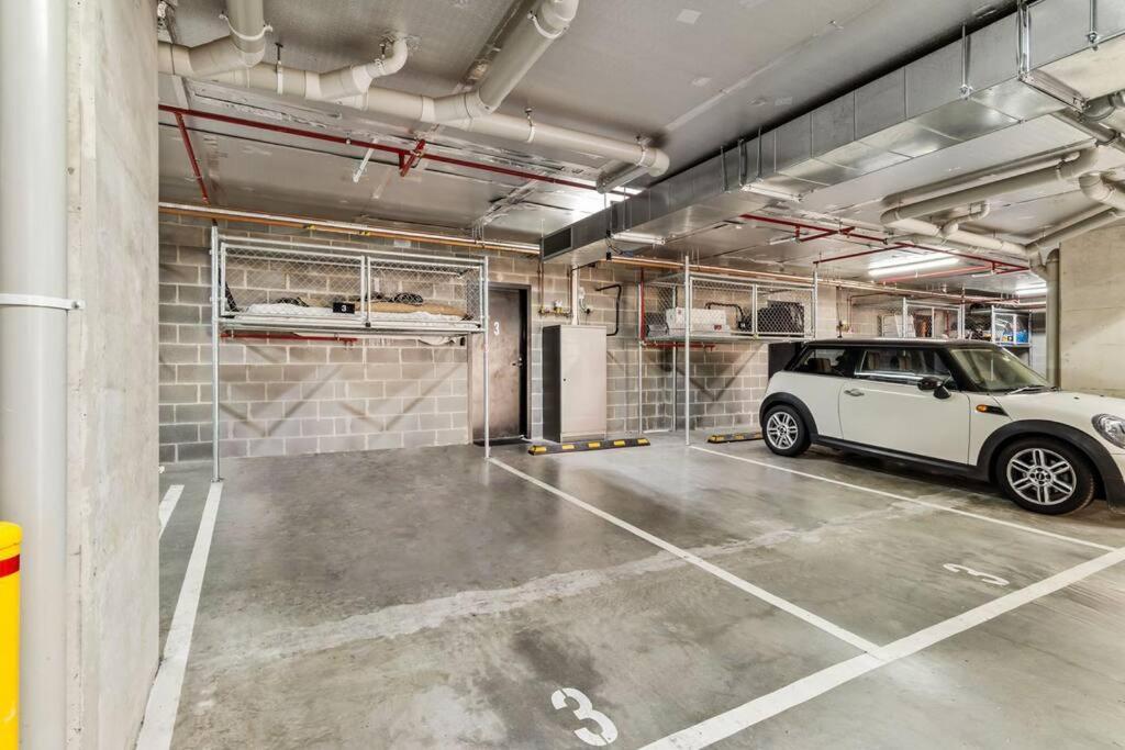 Inner City 4 Level Luxury Townhouse & Lift 3BR 3BTH