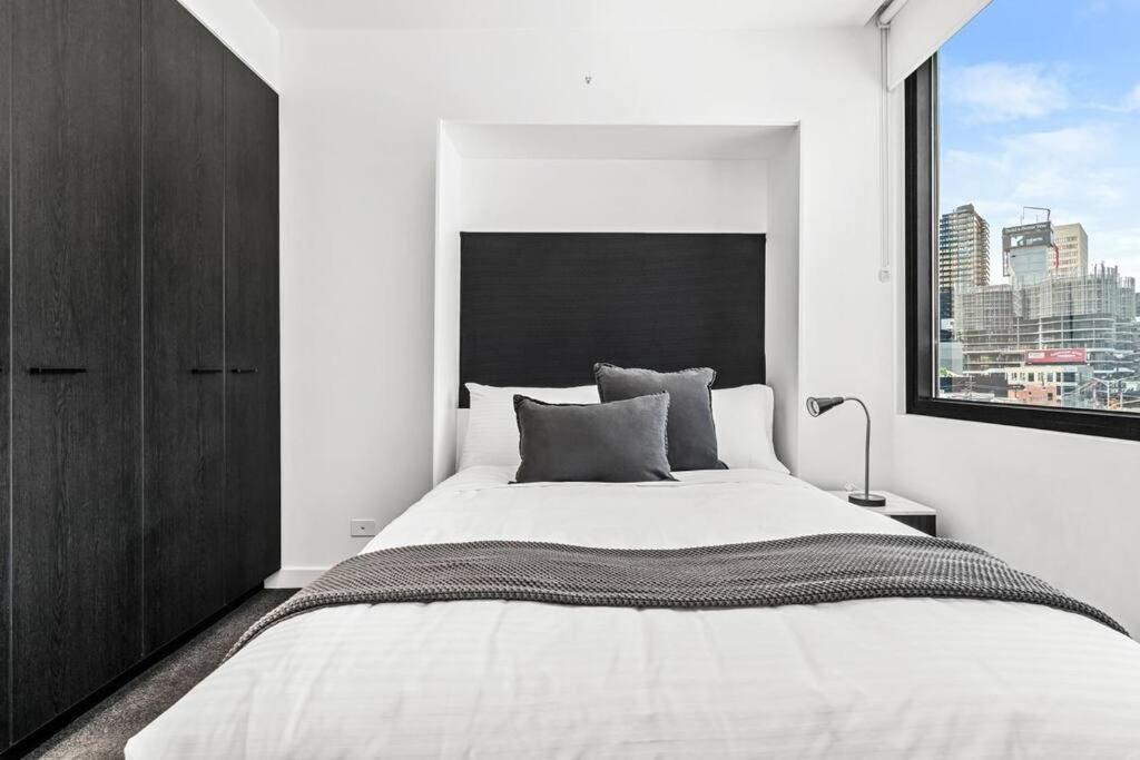 Inner City 4 Level Luxury Townhouse & Lift 3BR 3BTH