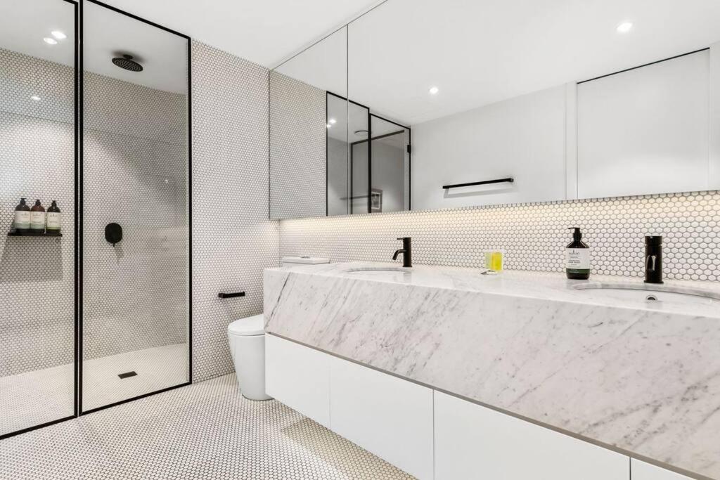 Inner City 4 Level Luxury Townhouse & Lift 3BR 3BTH
