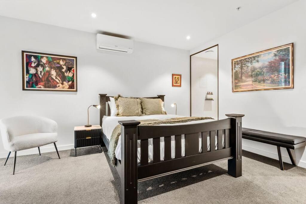 Inner City 4 Level Luxury Townhouse & Lift 3BR 3BTH