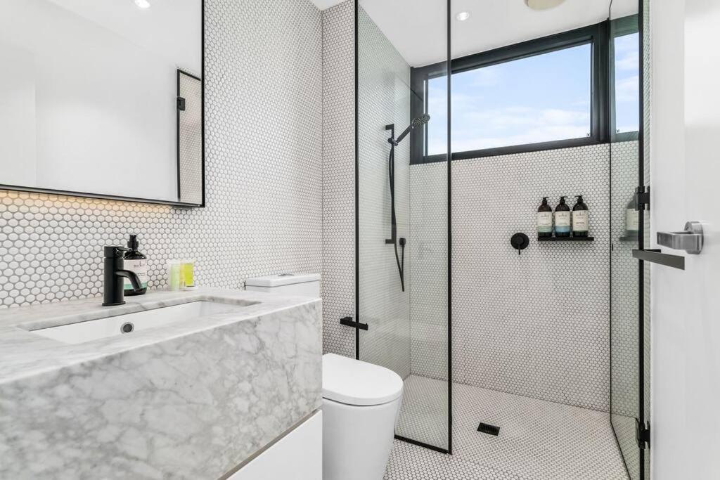 Inner City 4 Level Luxury Townhouse & Lift 3BR 3BTH