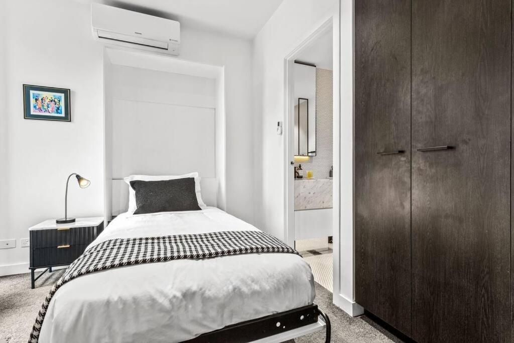 Inner City 4 Level Luxury Townhouse & Lift 3BR 3BTH