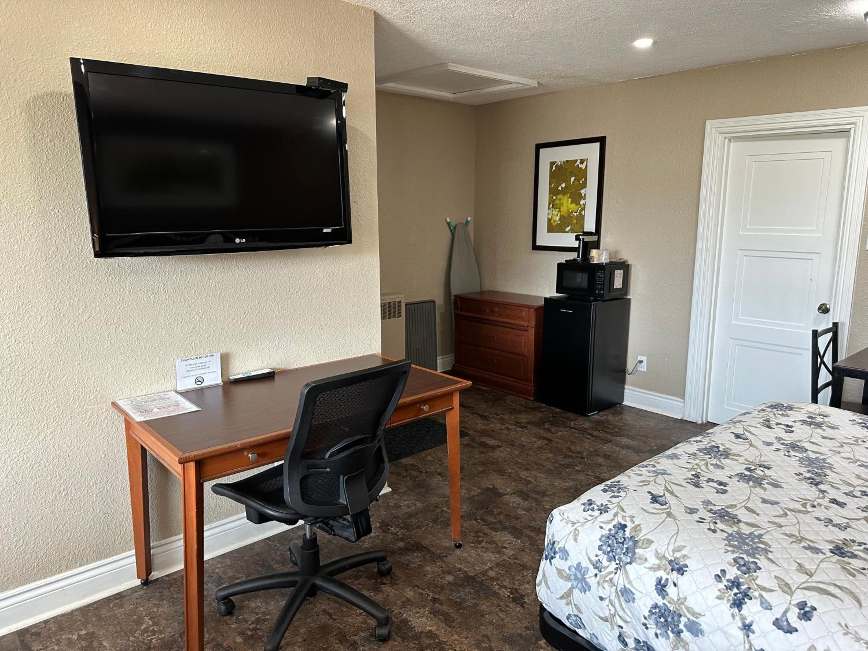 Champlain Motor Inn view 3