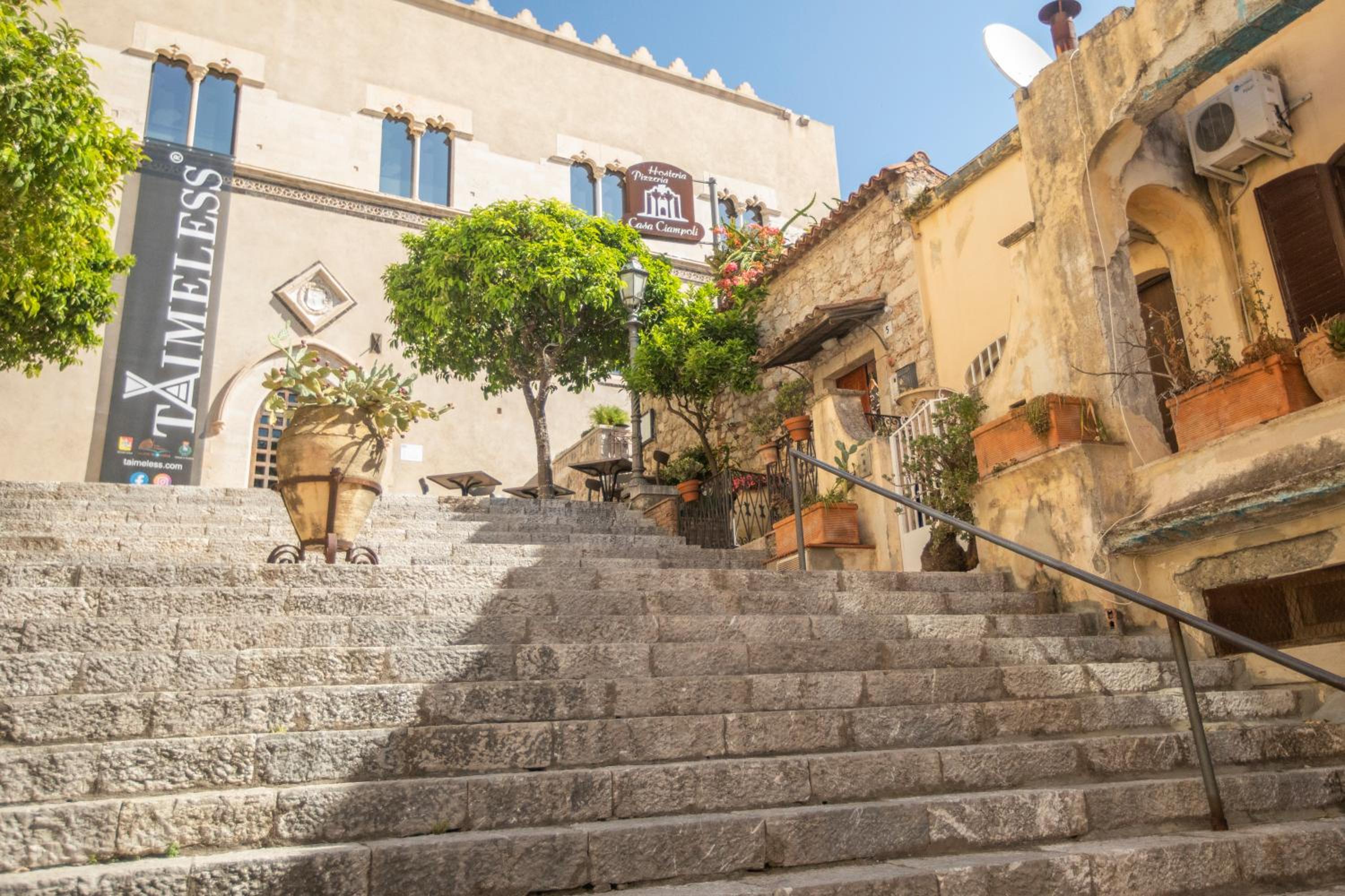 Casa di Regina - City Center, Completely Renovated, Historical