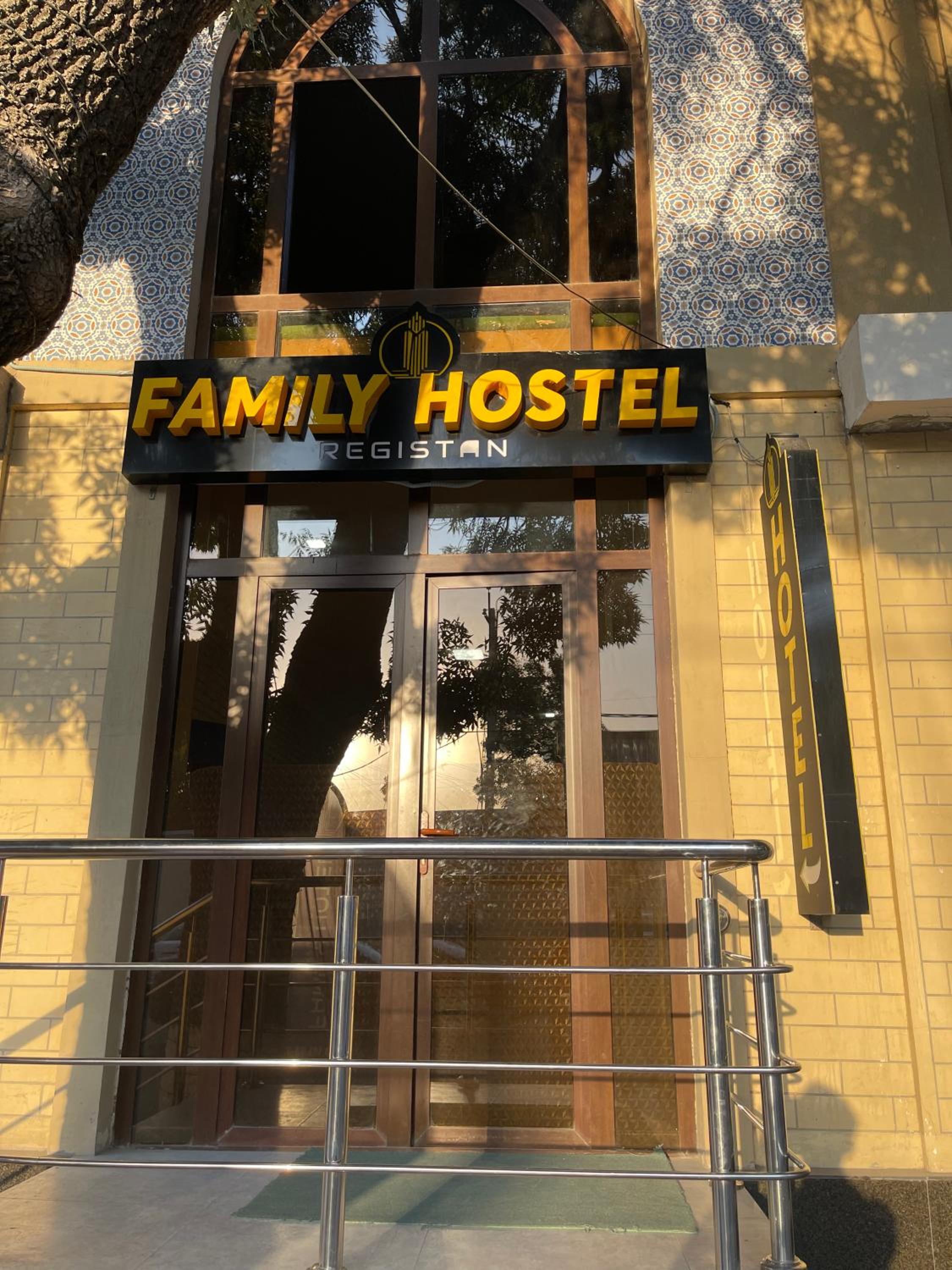 Family Registan Hotel