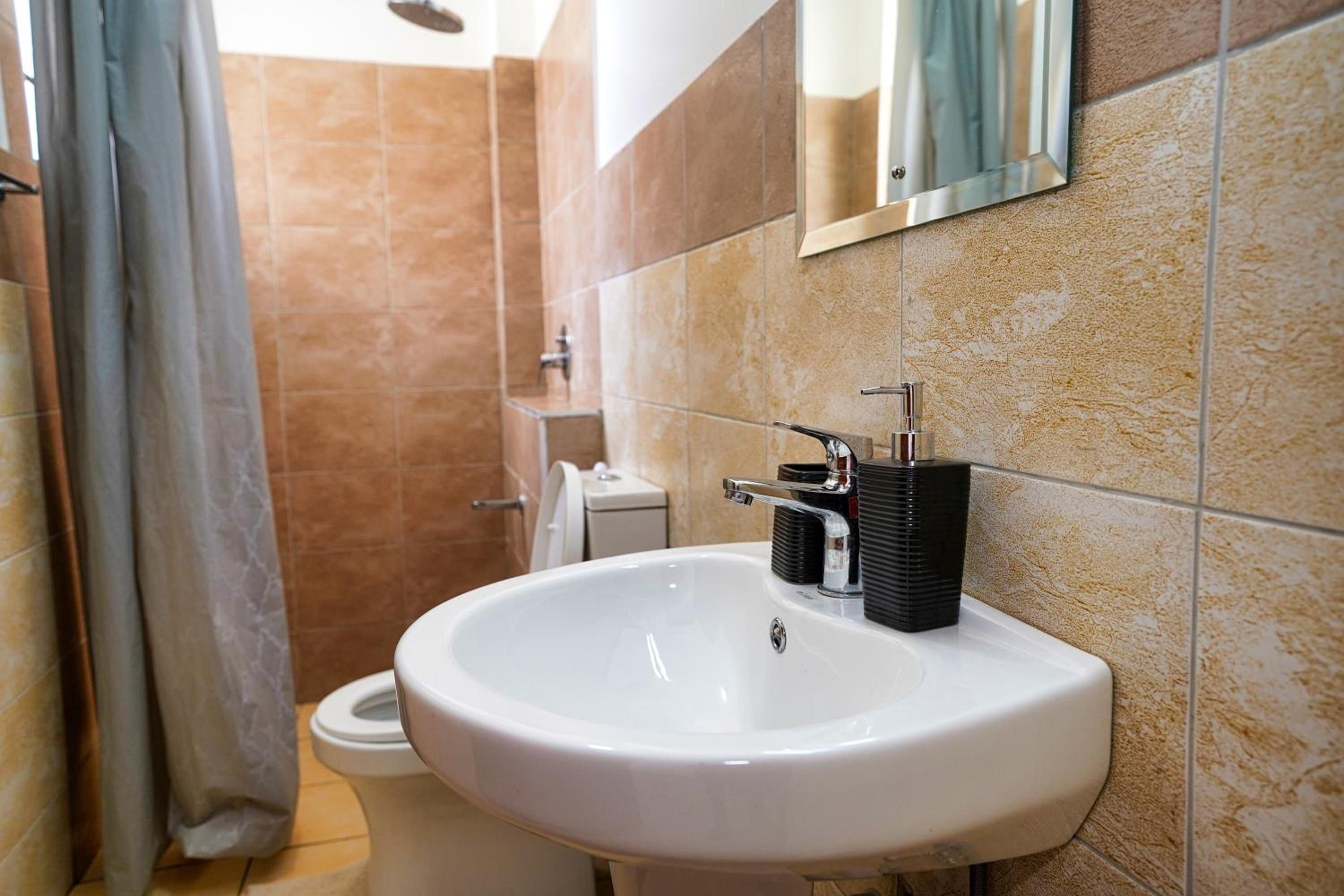 House of DC- stylish 2 bedroom apartment view 4