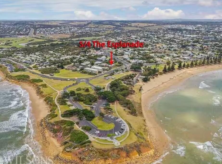 Special Art Deco Apartment and Spectacular Bay Views