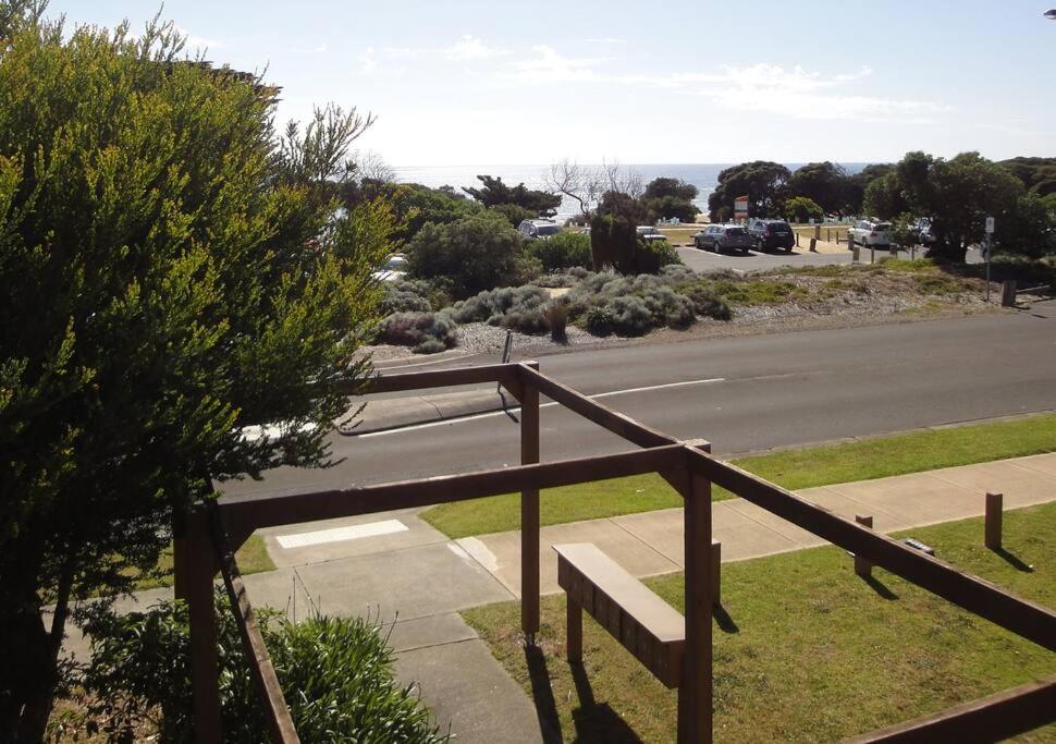 Special Art Deco Apartment and Spectacular Bay Views