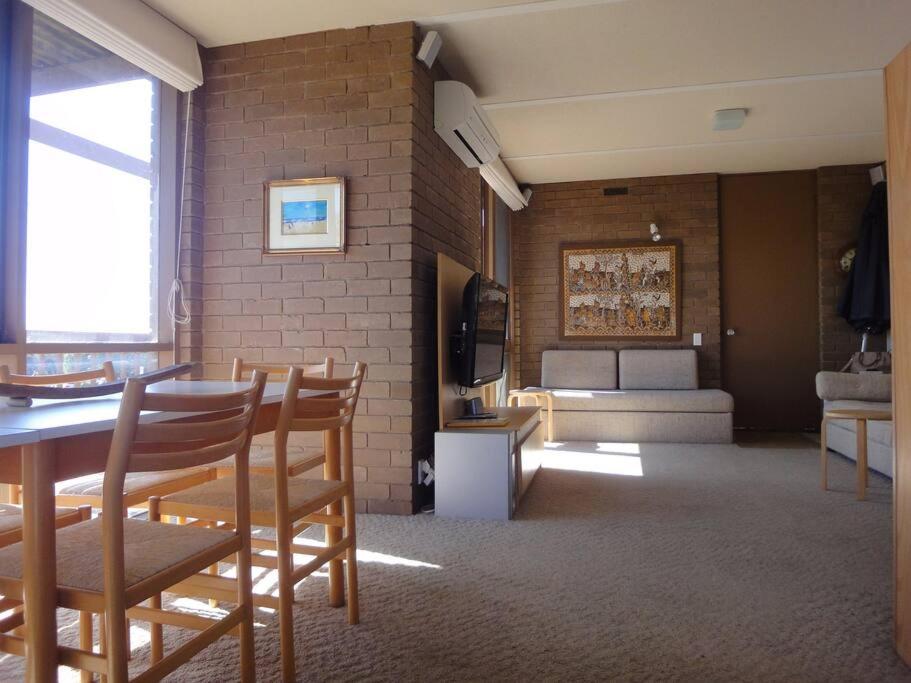 Special Art Deco Apartment and Spectacular Bay Views