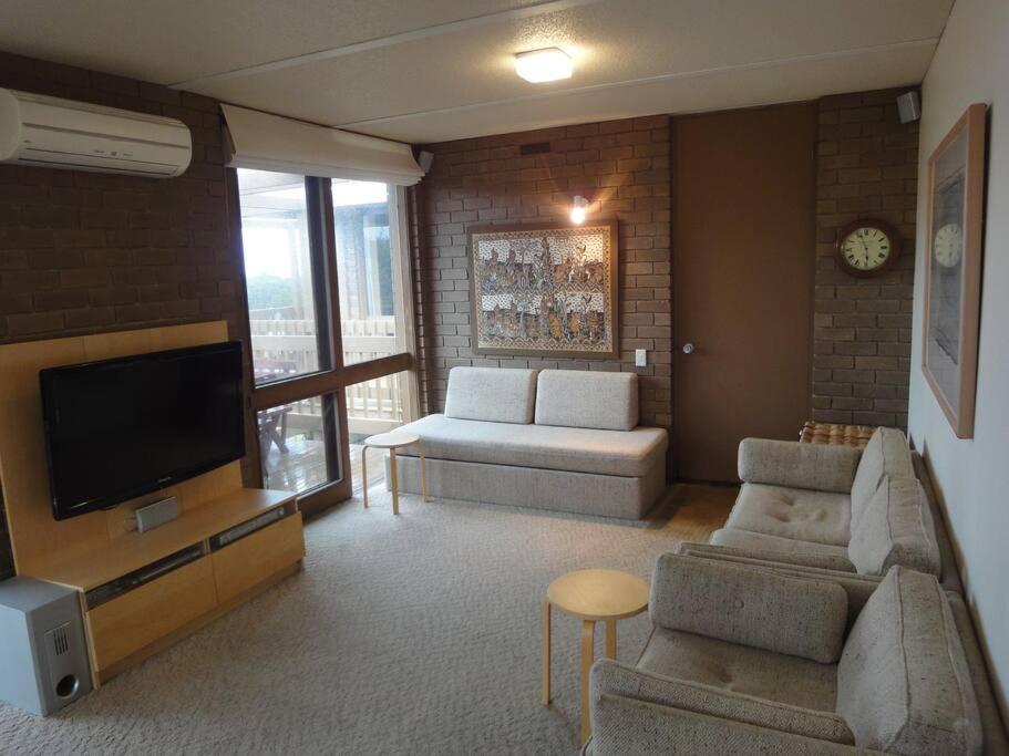 Special Art Deco Apartment and Spectacular Bay Views