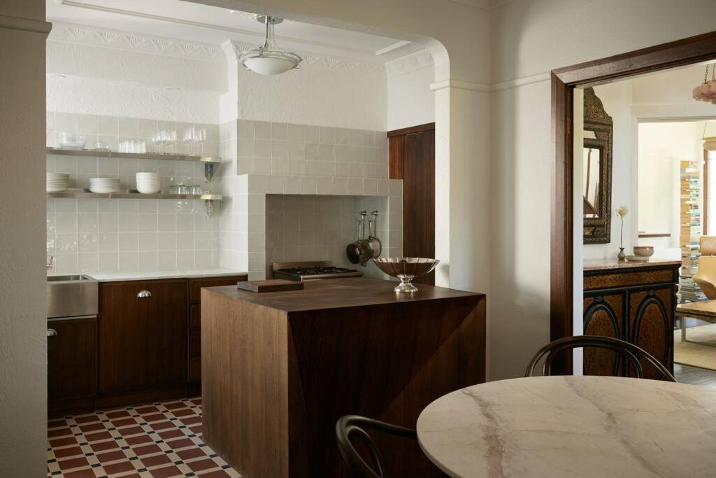 Art Deco Boutique Bespoke Brilliance & Beach&Park