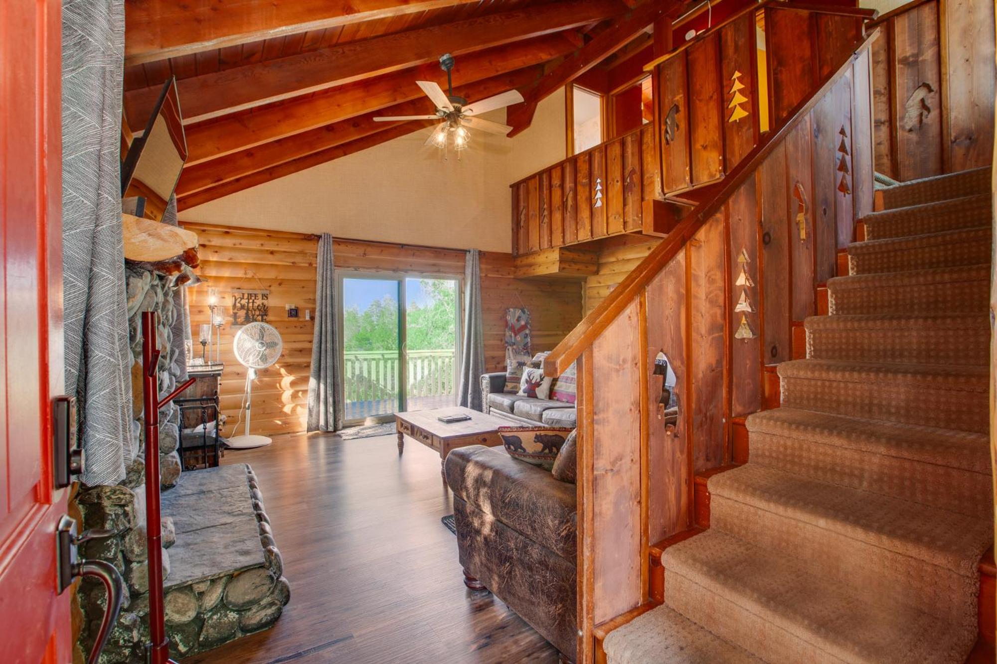 Cozy Moon Cabin view 5