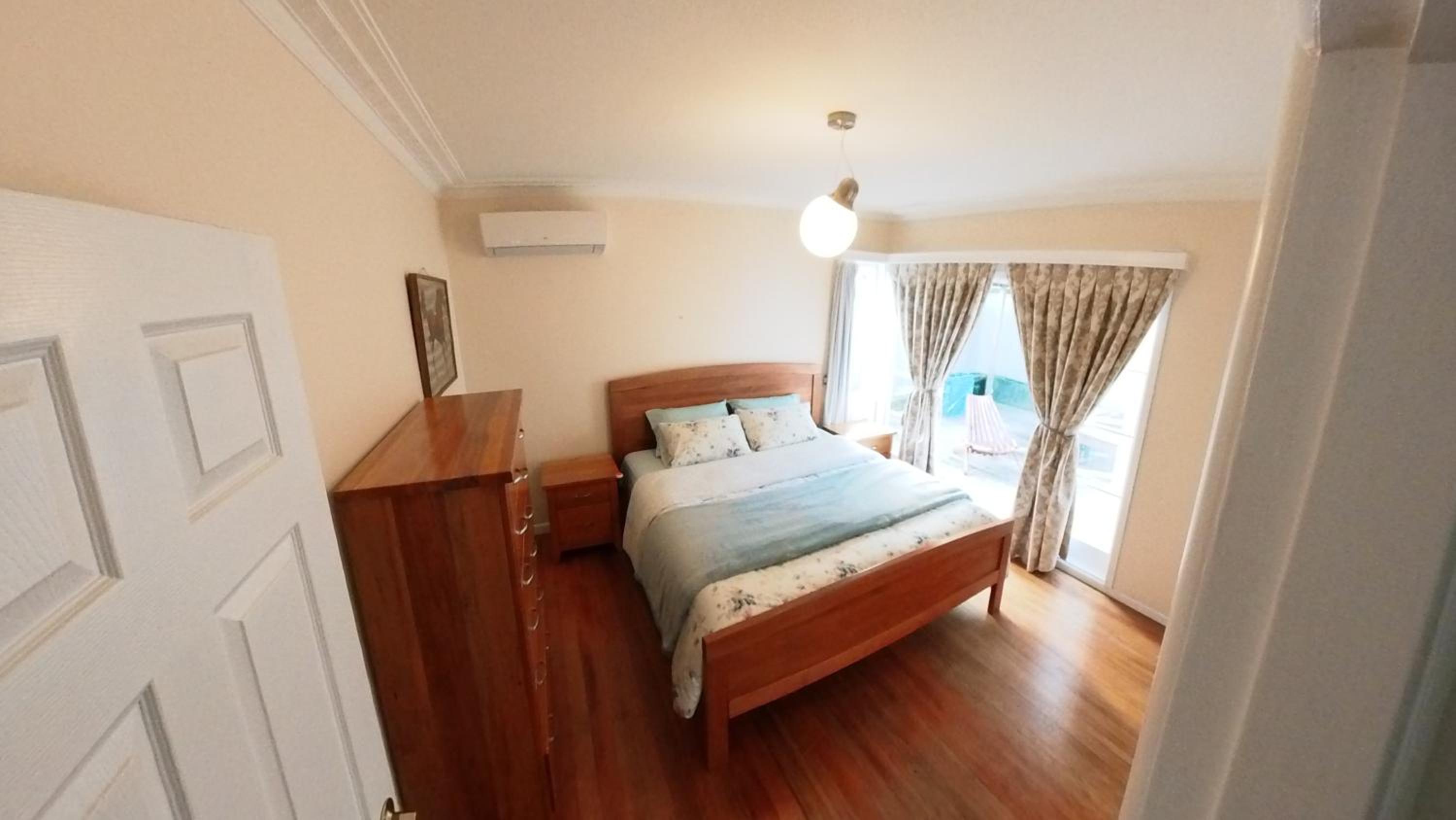 St Heliers Hideaway - Experience Auckland Like a Local view 2