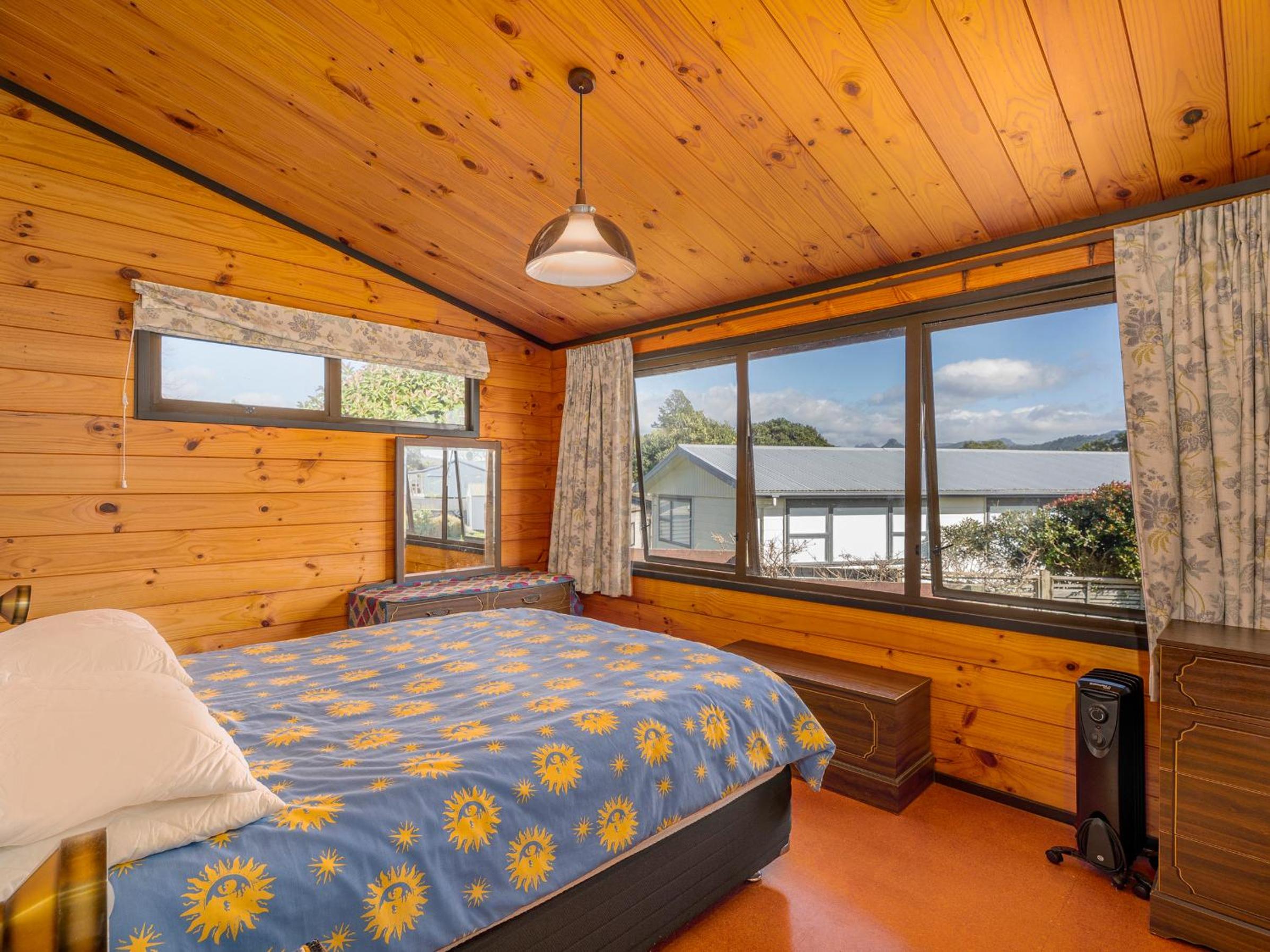 Retro Revival - Pauanui Holiday Home view 3
