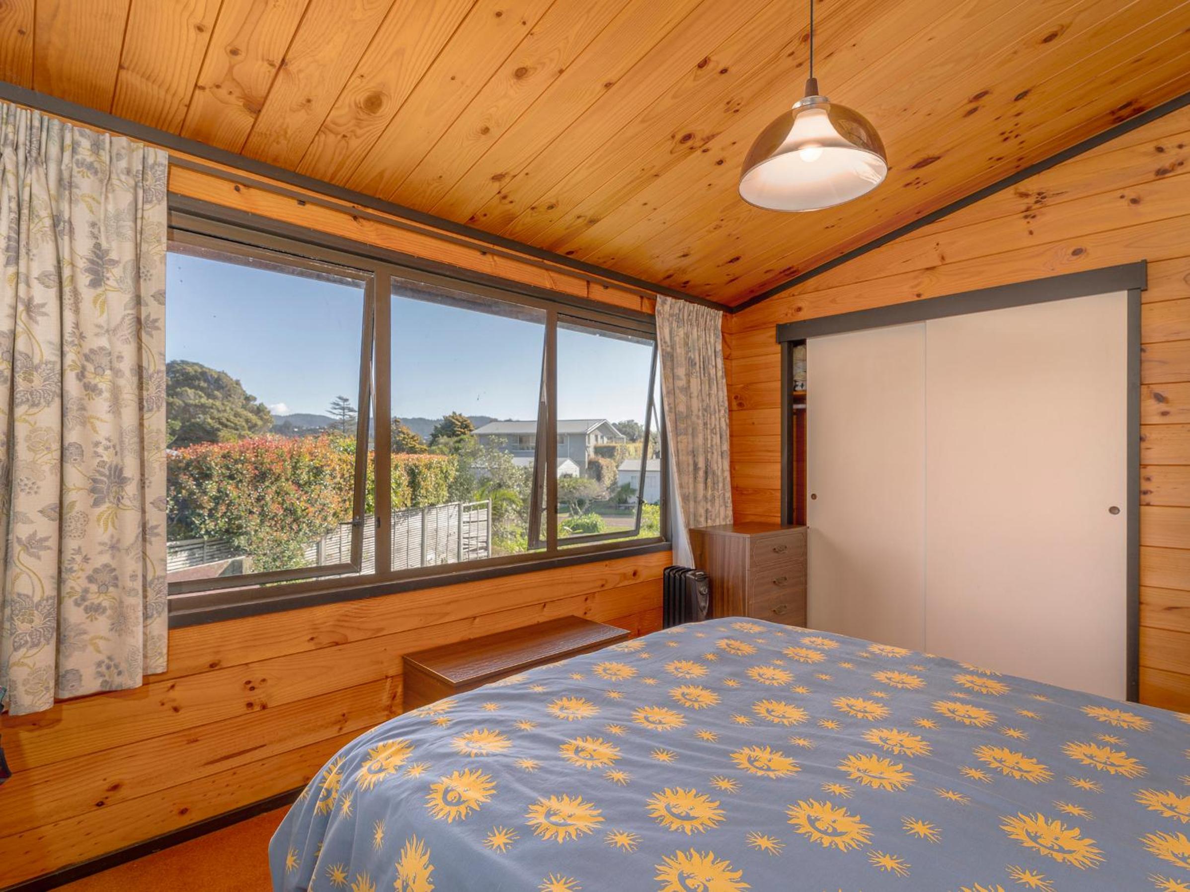 Retro Revival - Pauanui Holiday Home view 4