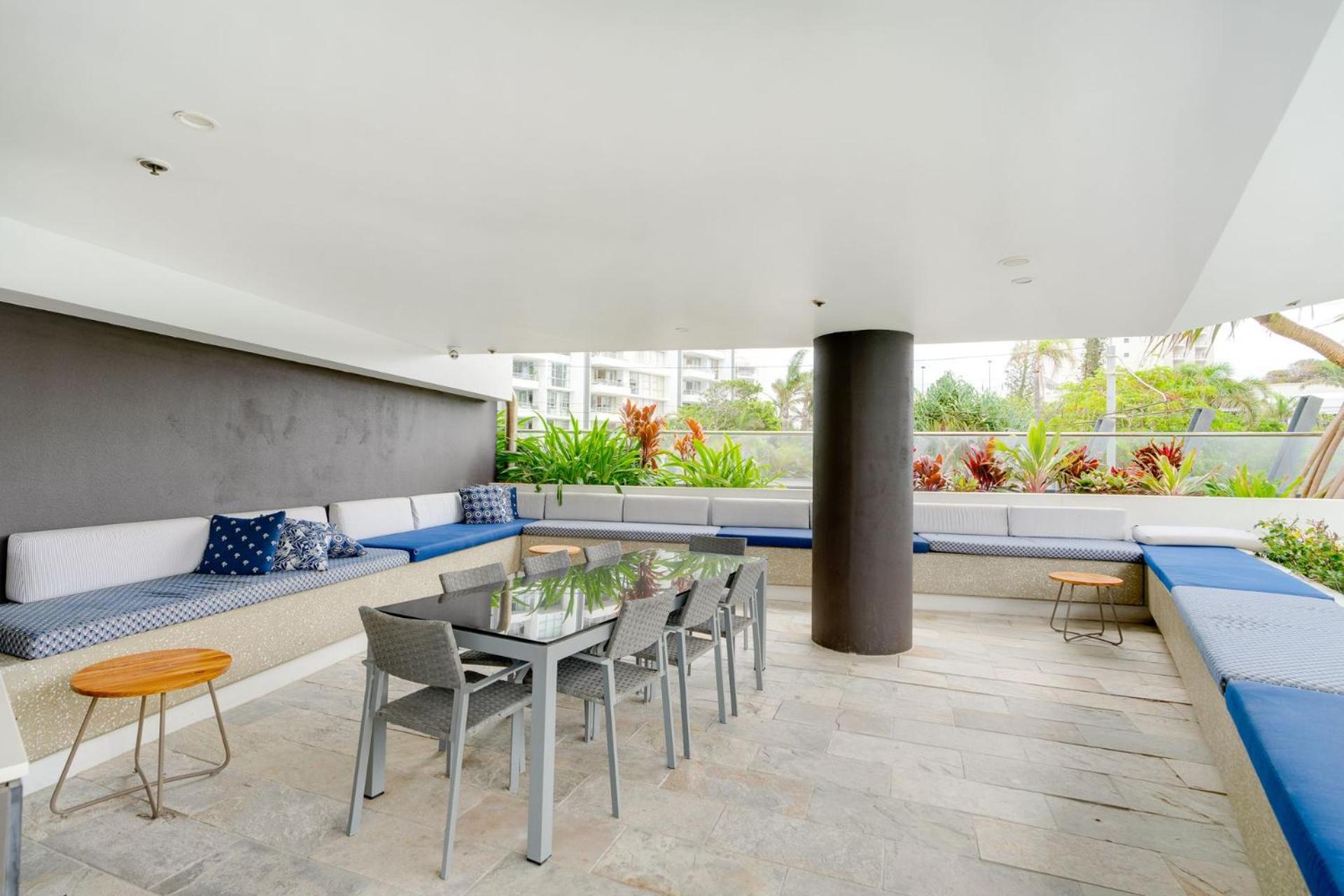 Stunning High Level Deluxe Apartment at Rhapsody