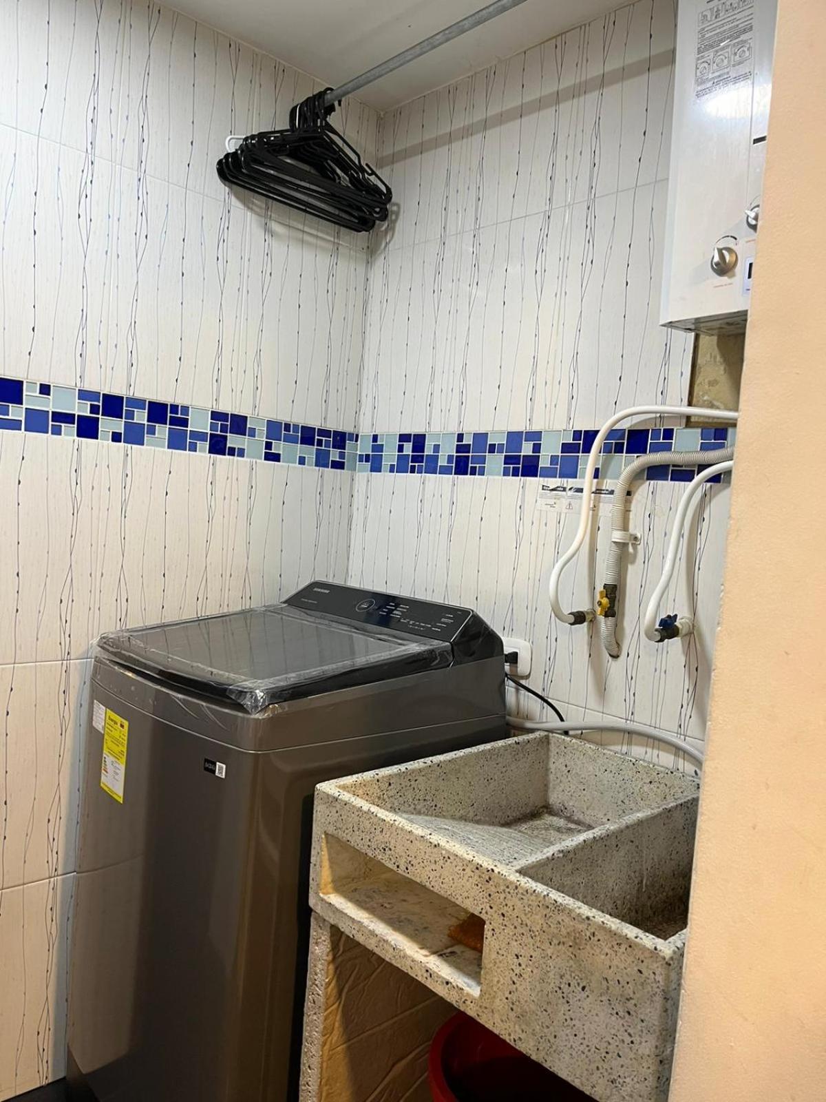 Apartasuites Bogotá 53 cerca al aeropuerto 01