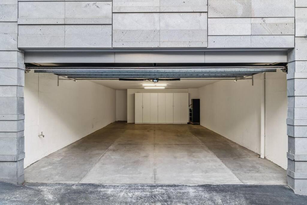 Truly Tremendous 4BR Tivoli Rd South Yarra