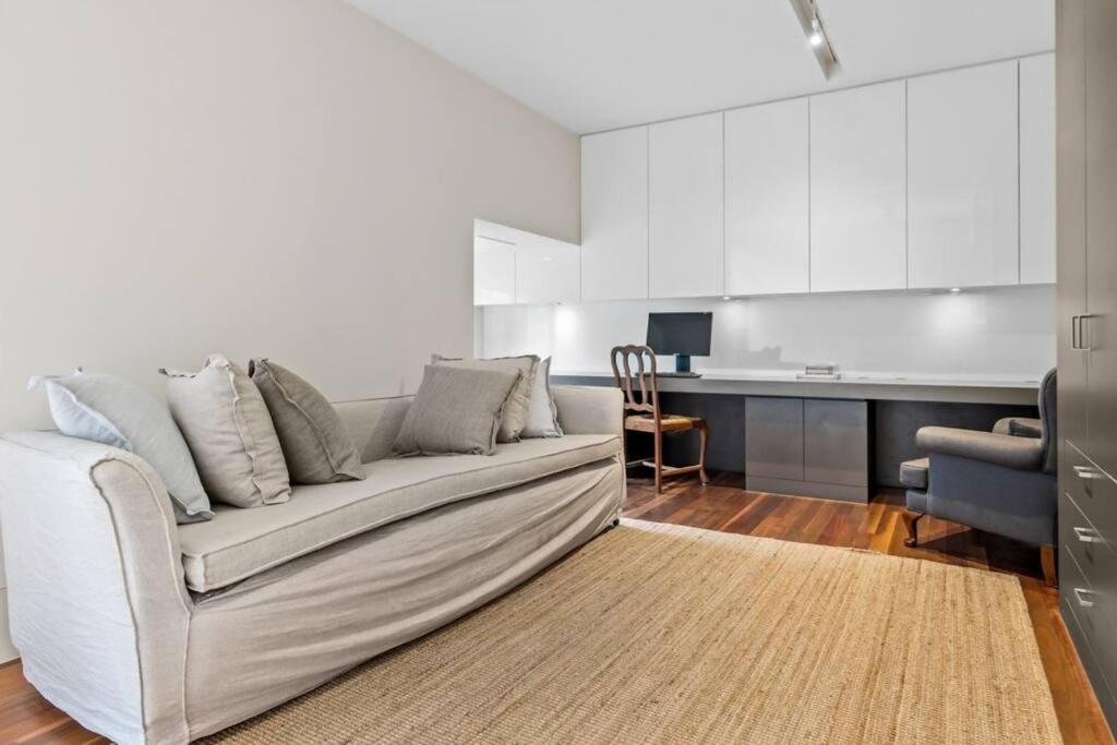 Truly Tremendous 4BR Tivoli Rd South Yarra
