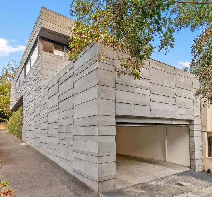 Truly Tremendous 4BR Tivoli Rd South Yarra