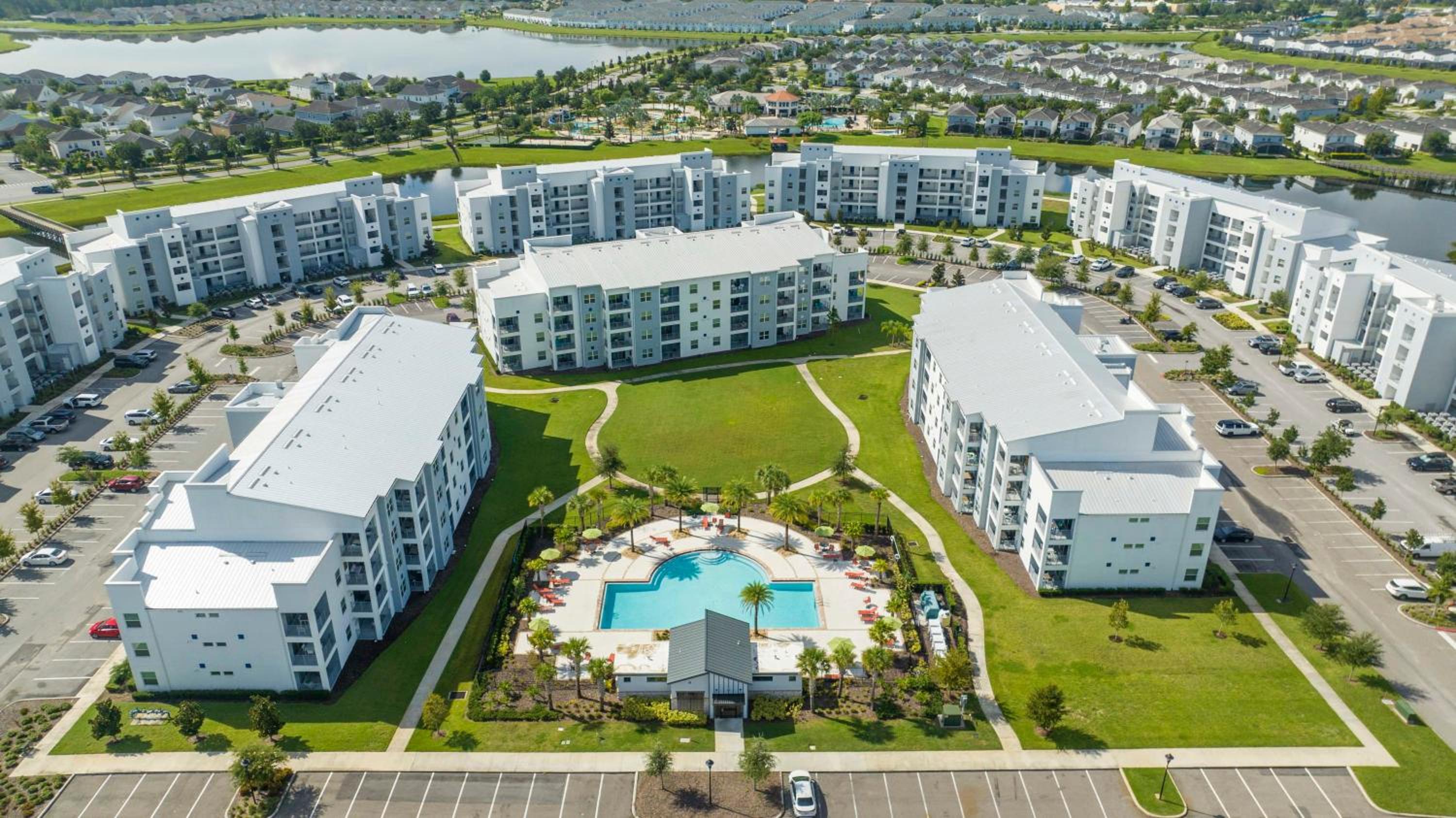 Stylish 2-BR Apt Sleeps 7 Near Disney Magic view 4