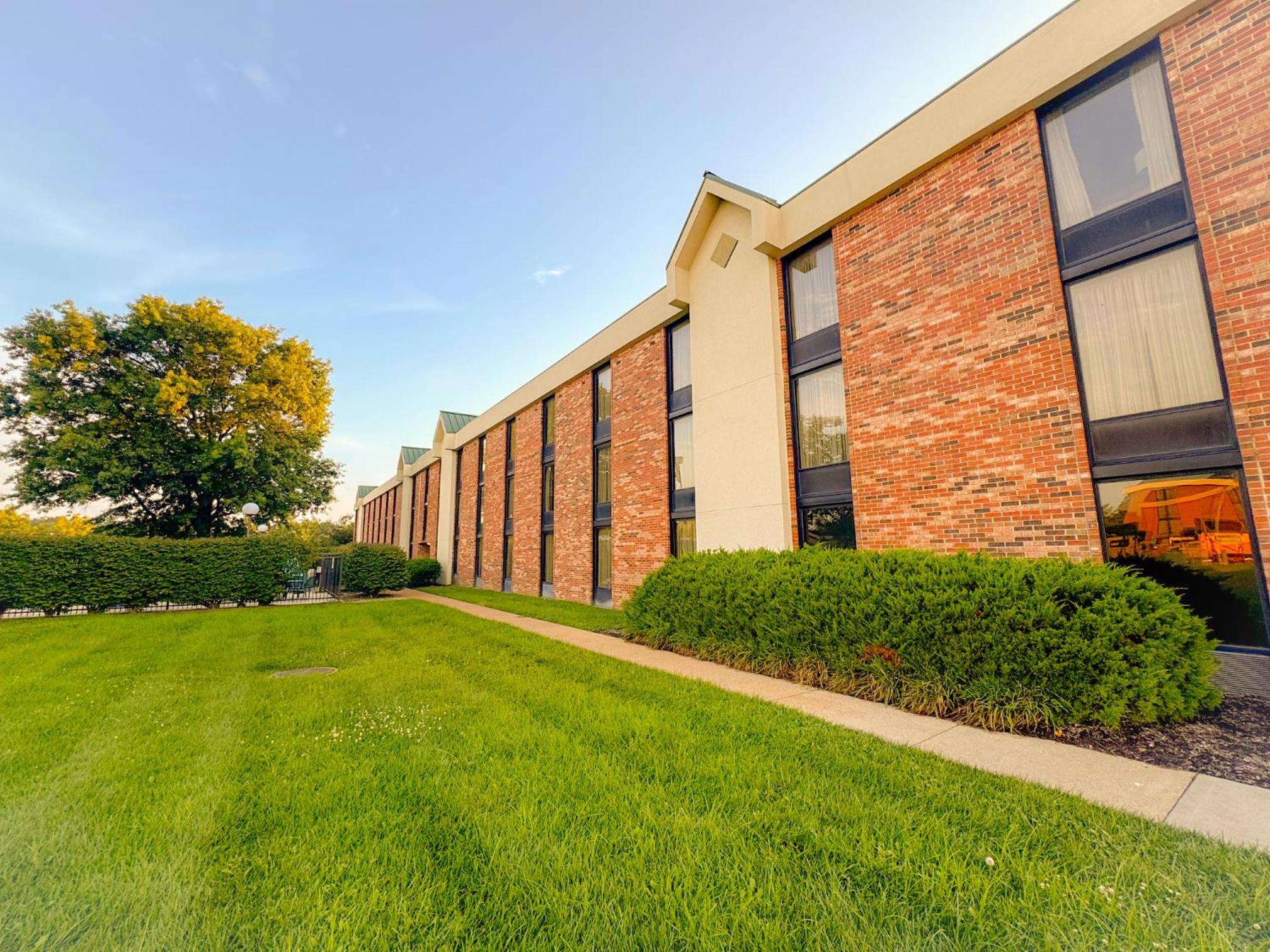 St Louis Vacations - Wingate by Wyndham St Louis-Fenton Route 66 - Property Image 2