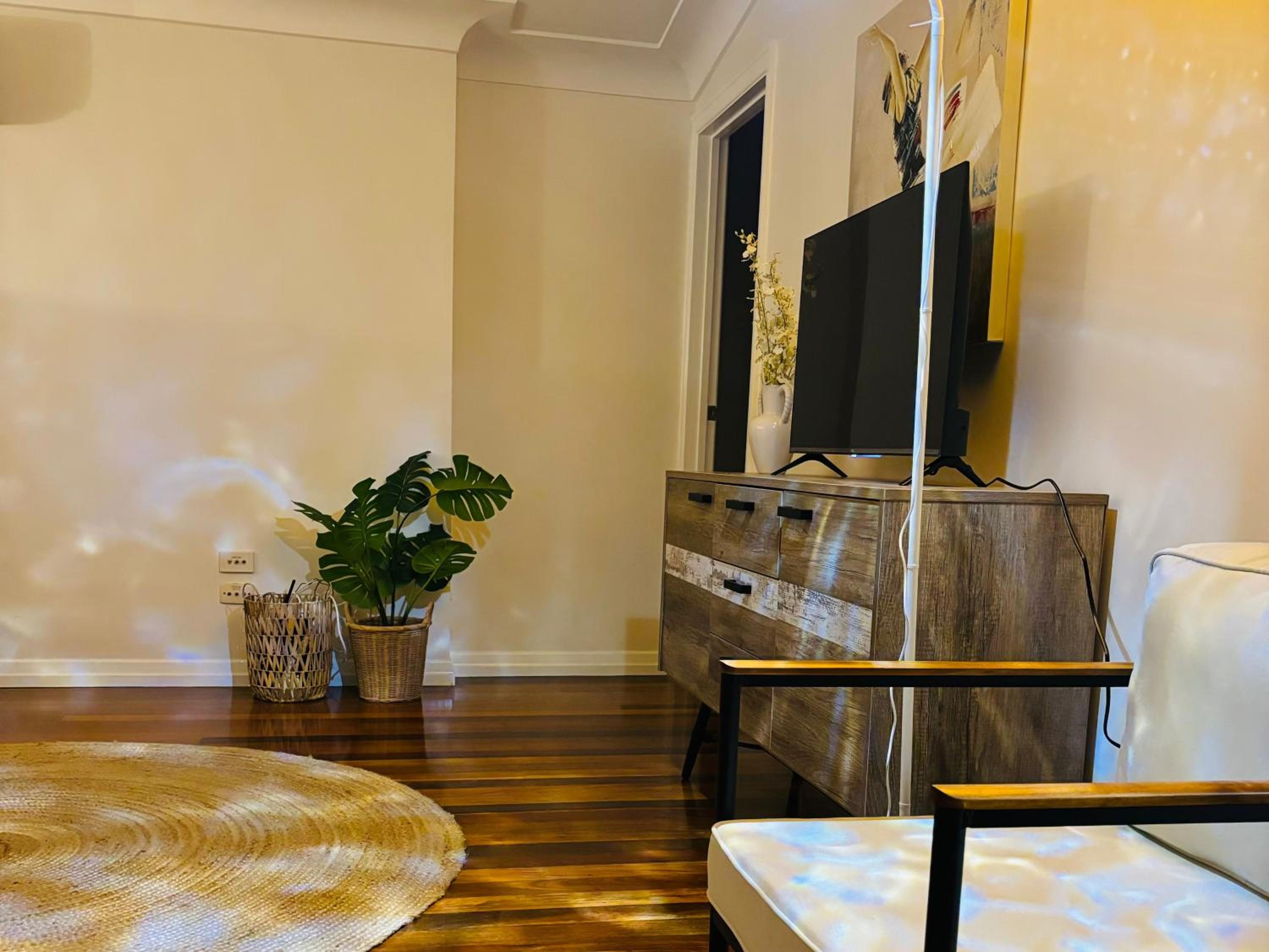 Elegant Villa Near Shopping Mall