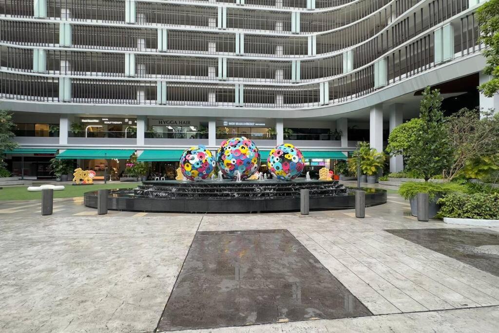 KLCC view 1BR suite with Balcony Netflix Free parking Trion C243A KL photo 2