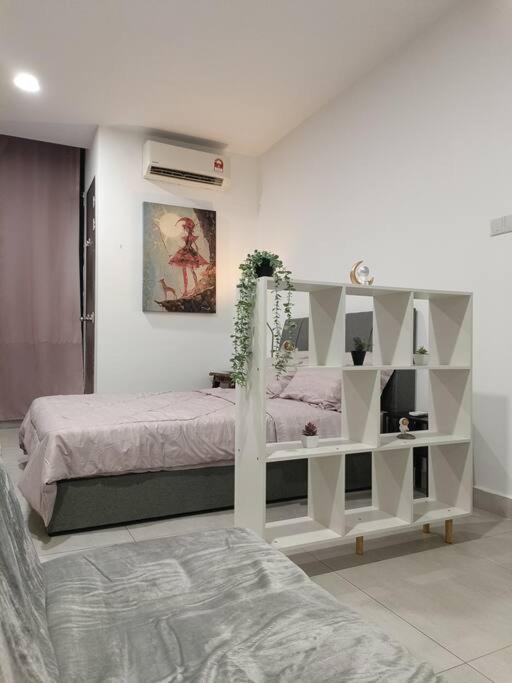 Cozy Studio near Mid Valley #StayNjoy