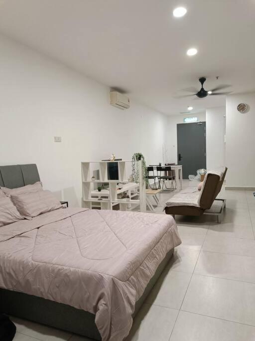Cozy Studio near Mid Valley #StayNjoy