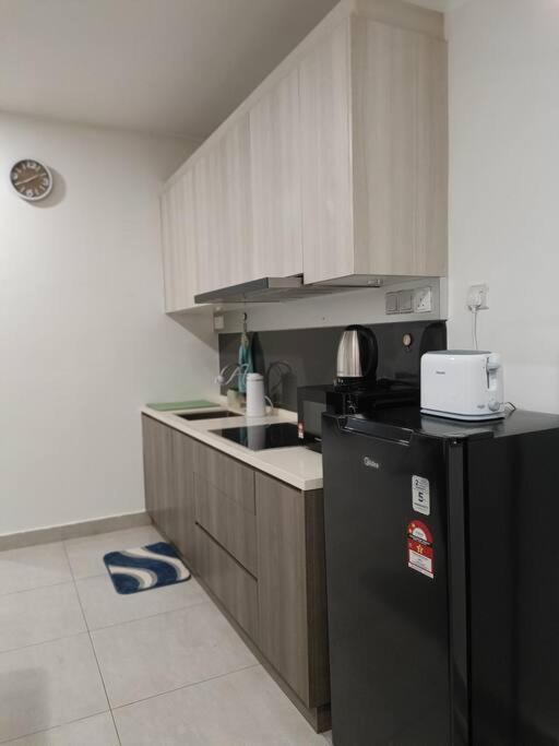 Cozy Studio near Mid Valley #StayNjoy
