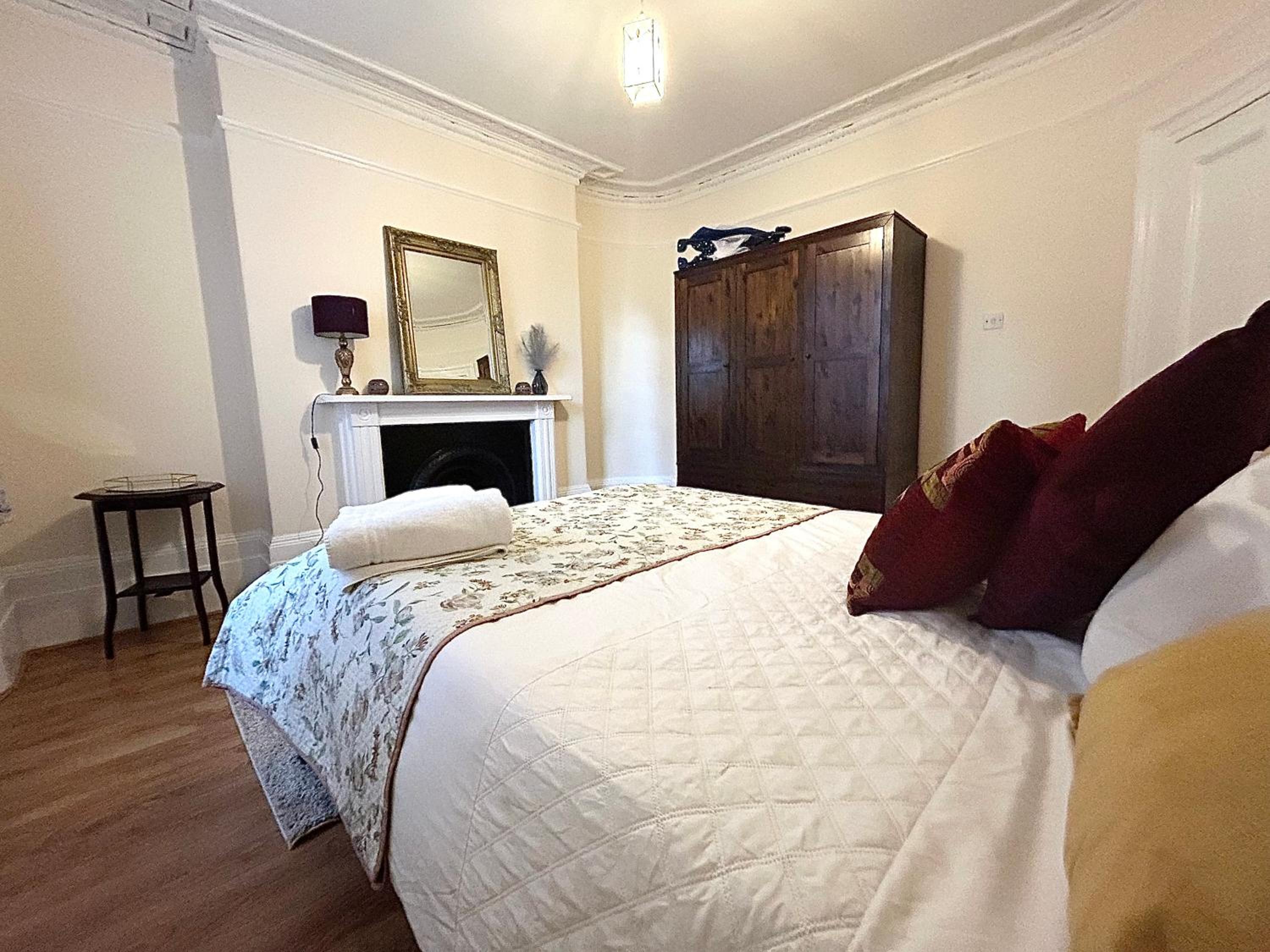 Charming 2 bedroom central London family home