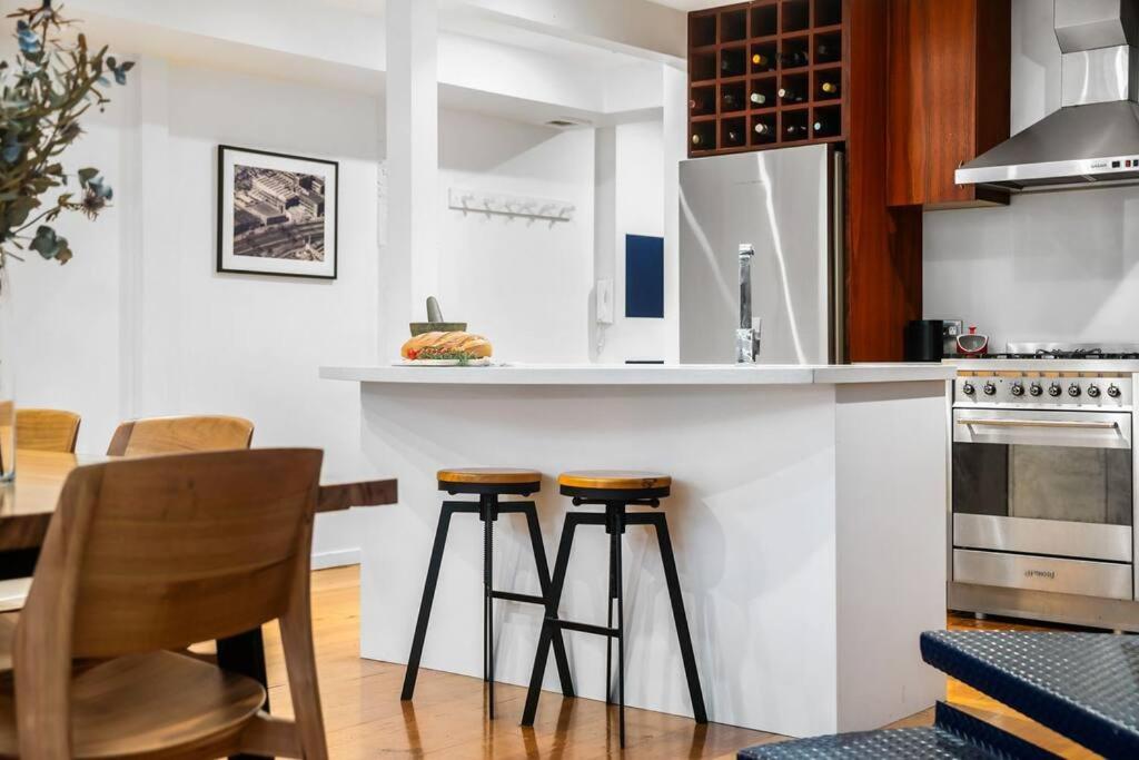 Cool Richmond Warehouse Townhouse 3BR 2BTH