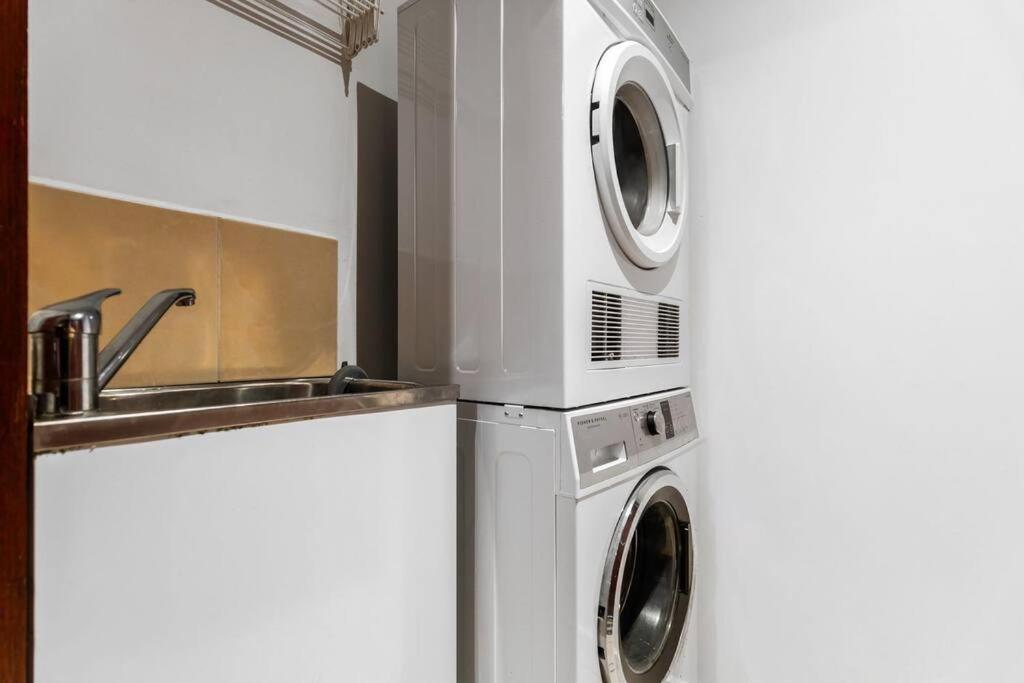 Cool Richmond Warehouse Townhouse 3BR 2BTH