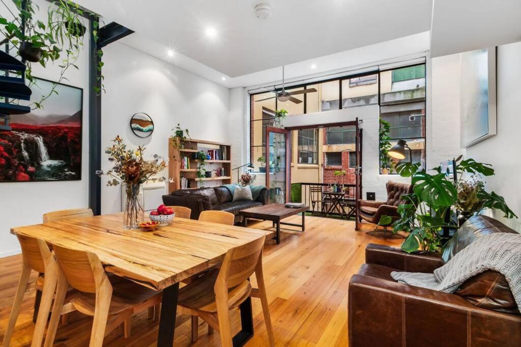 Cool Richmond Warehouse Townhouse 3BR 2BTH