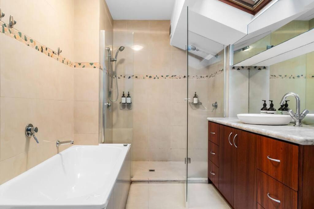 Cool Richmond Warehouse Townhouse 3BR 2BTH