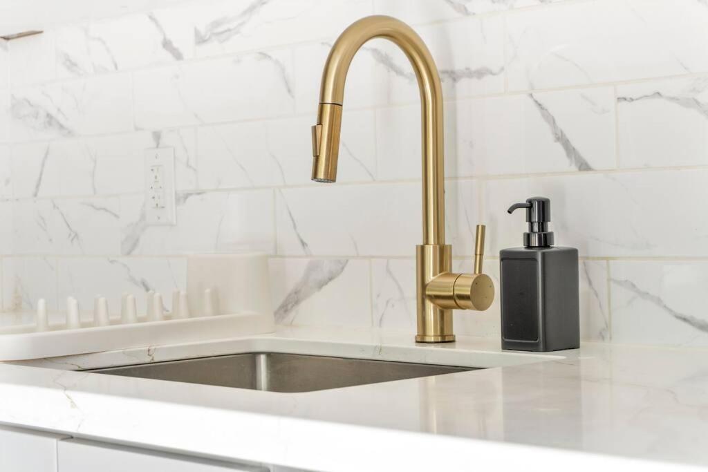 Peterborough Vacations - Modern Mid-Century Bright, Airy, Pristine! - Property Image 5